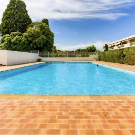 With Swimming Pool In Lejlighed